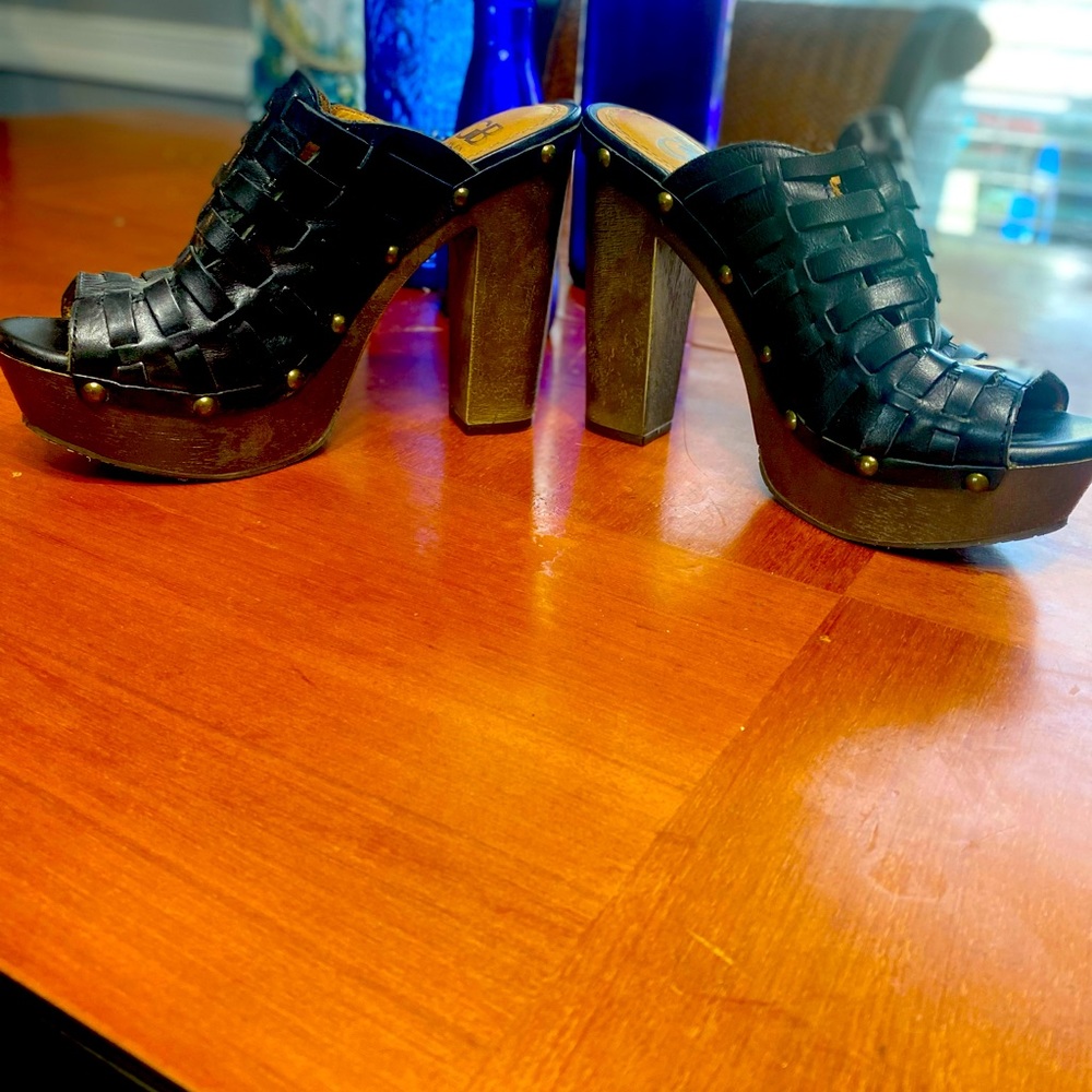 Platform mules.